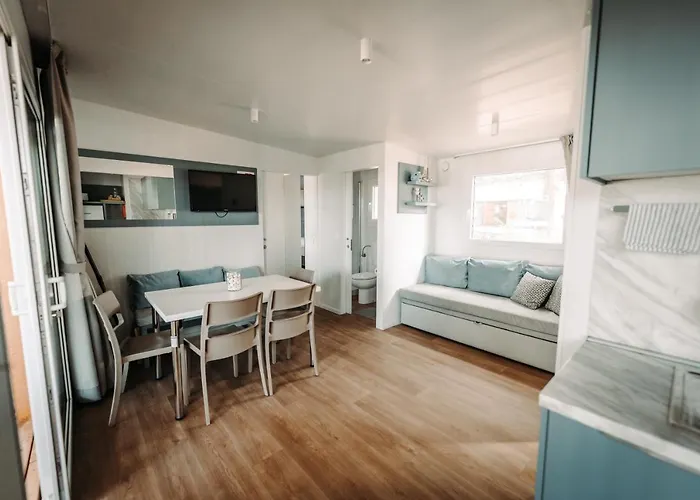 בית נופש Sea House Pool & Jacuzzi, Bikes, Sup - Privilege Point & סלצה